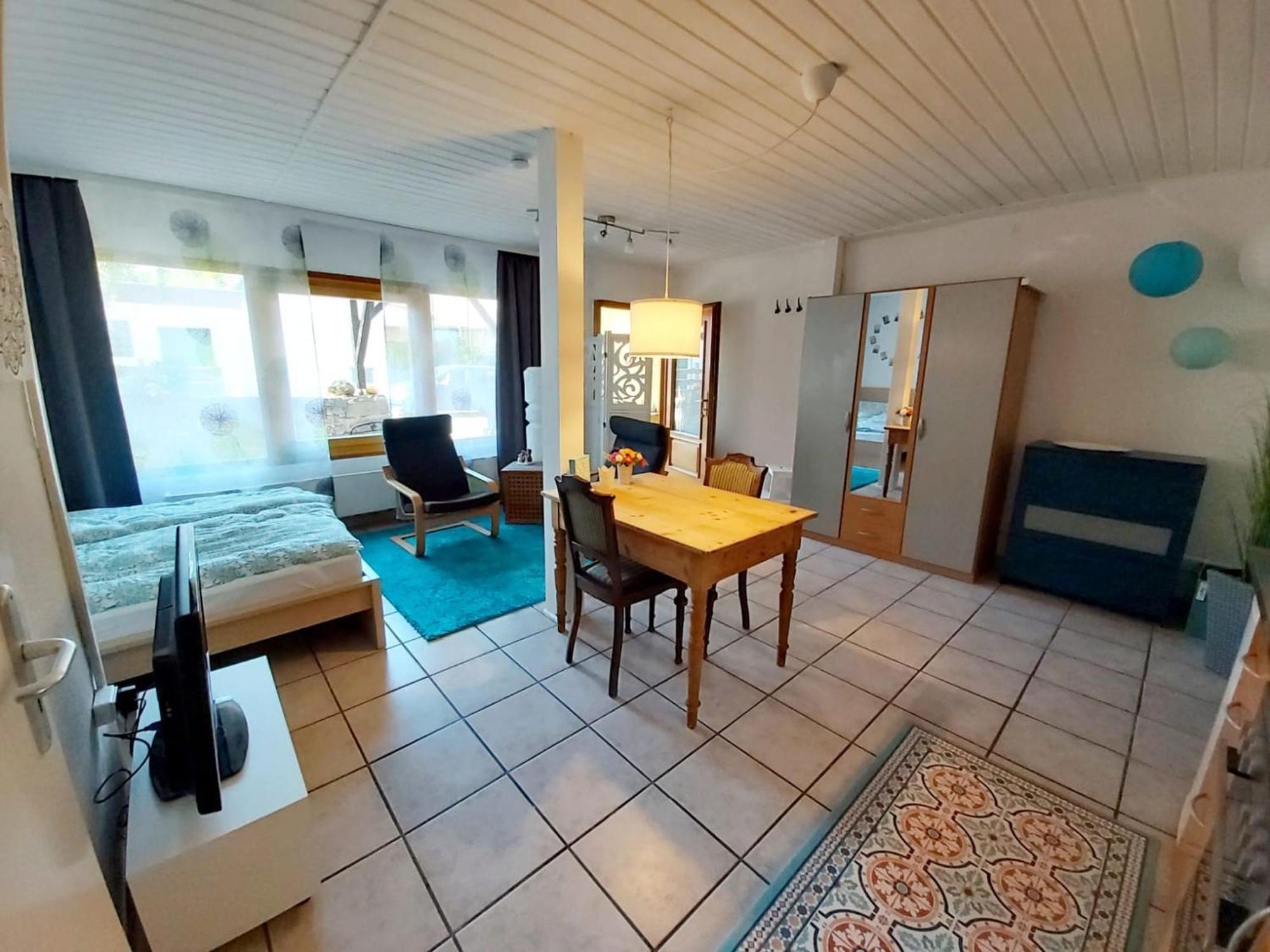 1 Apartment *